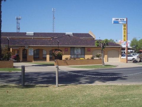 Lakeview Motel - Holiday Sunshine Coast 5