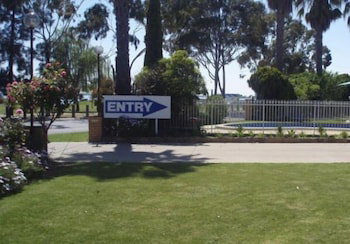 Lakeview Motel - Holiday Sunshine Coast 3