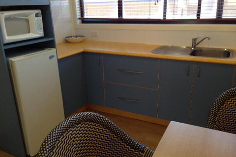 Surf Motel - Sunshine Coast Tourism 5