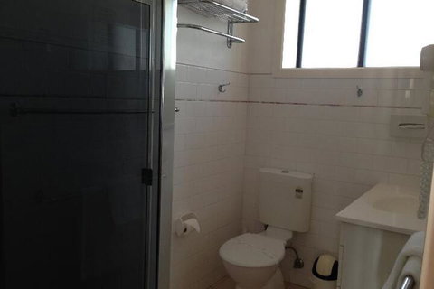 Surf Motel - Sunshine Coast Tourism 3