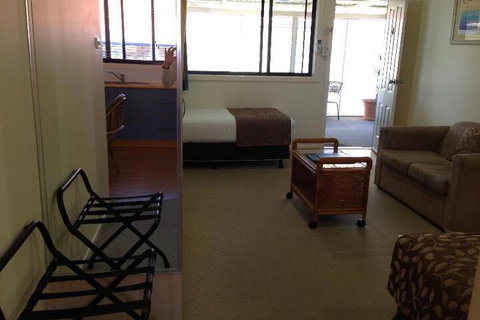 Surf Motel - Sunshine Coast Tourism 7
