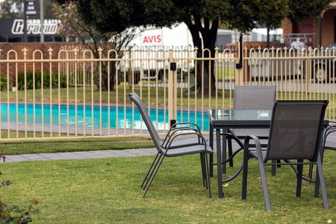 Advance Motel - Sunshine Coast Tourism 3