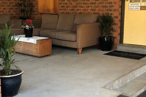 Advance Motel - Sunshine Coast Tourism 5