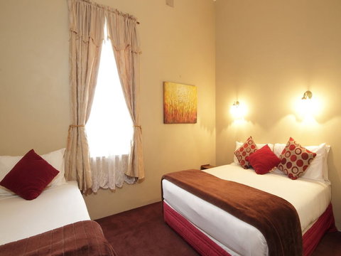 Anchorage Seafront Hotel - Sunshine Coast Tourism 3