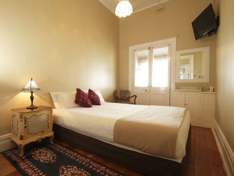 Anchorage Seafront Hotel - Sunshine Coast Tourism 5