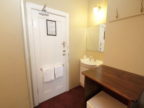 Anchorage Seafront Hotel - Sunshine Coast Tourism 6