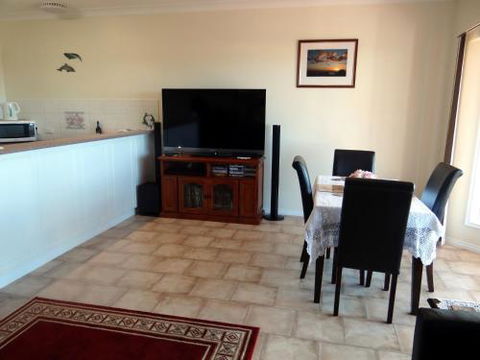 Close Encounters Bed & Breakfast - Sunshine Coast Tourism 1