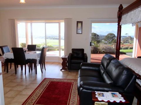 Close Encounters Bed & Breakfast - Sunshine Coast Tourism 4