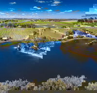 Stonewell Cottages  Vineyards - Holiday Sunshine Coast