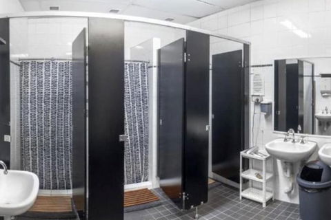 Big Hostel - Sunshine Coast Tourism 7
