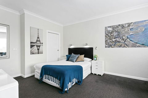 Airport Hotel Sydney - Holiday Sunshine Coast 0