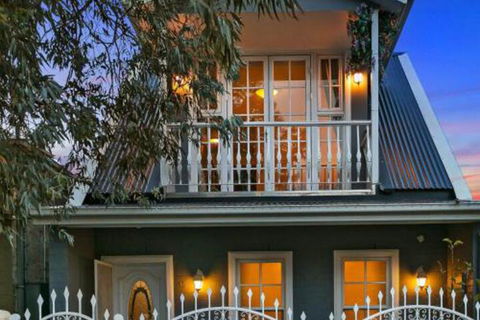 4 Ensuite Chelsea Villa CBD Airport - Holiday Sunshine Coast 0