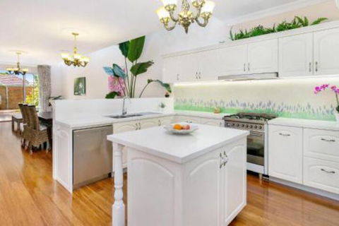 4 Ensuite Chelsea Villa CBD Airport - Holiday Sunshine Coast 7