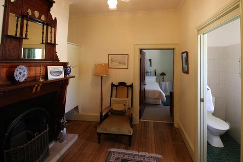 Christopher Halls Colonial Accommodation - Holiday Sunshine Coast 1