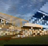 Lakeview Motel  Apartments - Sunshine Coast Tourism