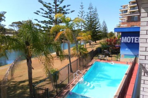 Le George Motel - Holiday Sunshine Coast 0