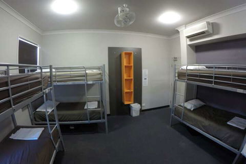 Global Backpackers - Port Douglas - Sunshine Coast Tourism 5