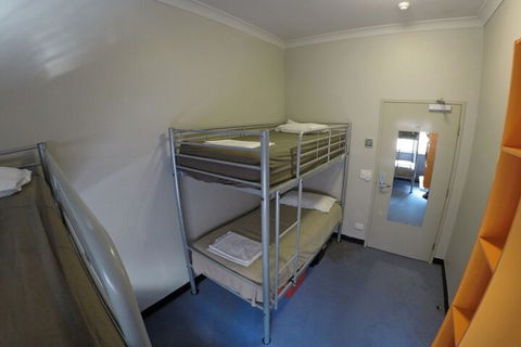 Global Backpackers - Port Douglas - Sunshine Coast Tourism 7