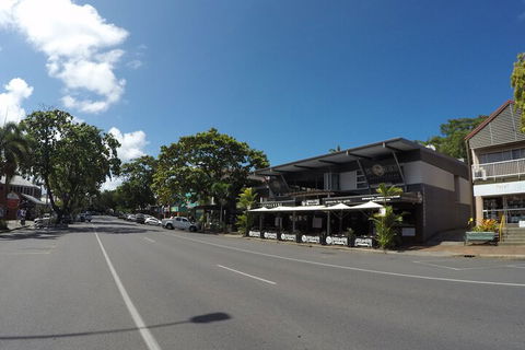 Global Backpackers - Port Douglas - Sunshine Coast Tourism 1