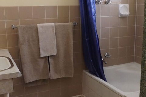Acacia Ridge Motor Inn - Holiday Sunshine Coast 6