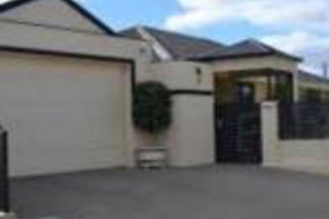 Sunset Retreat - Holiday Sunshine Coast 0