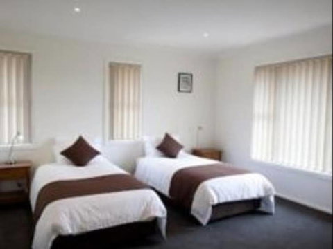 Executive Oasis Narrabri - Sunshine Coast Tourism 0