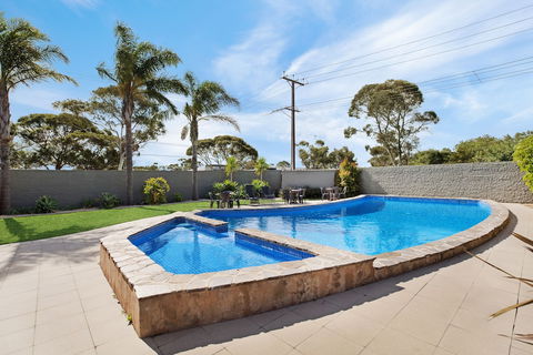 Adelaide Road Motor Lodge - Holiday Sunshine Coast 1