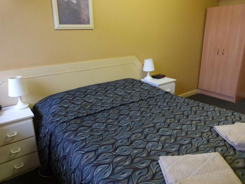 Grand Central Motel - Holiday Sunshine Coast 4