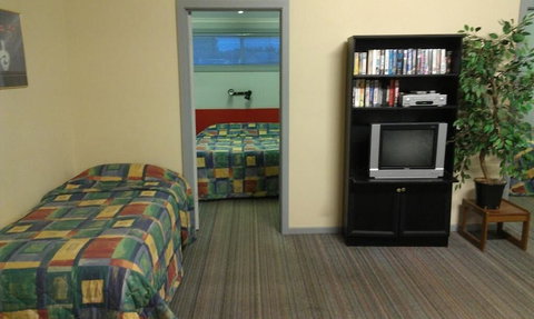 Avalon Motel - Holiday Sunshine Coast 5