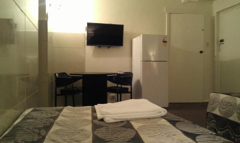 Avalon Motel - Holiday Sunshine Coast 2