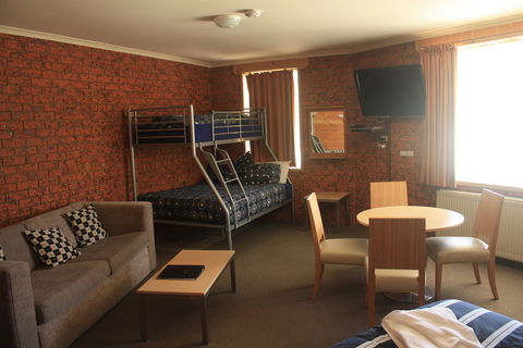Merrijig Motor Inn Resort - Sunshine Coast Tourism 4