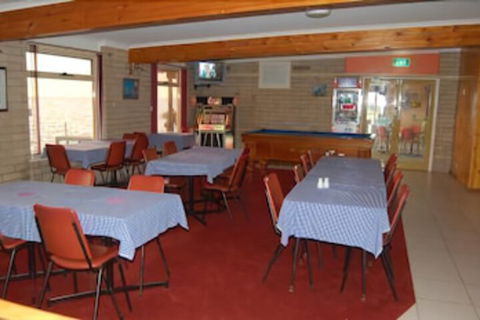 Meningie's Waterfront Motel - Holiday Sunshine Coast 2