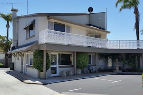 Foreshore Motel - Holiday Sunshine Coast 0