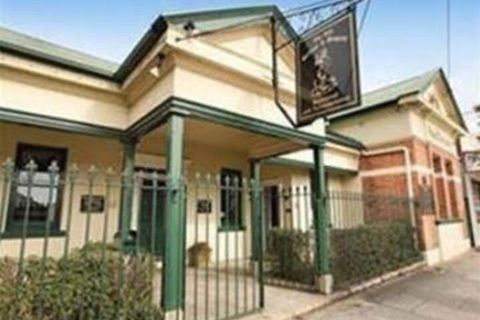 The Old George & Dragon Guesthouse - Sunshine Coast Tourism 2