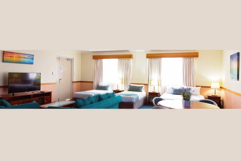 White Lace Motor Inn - Sunshine Coast Tourism 3