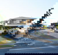 Rover Holiday Units - Holiday Sunshine Coast