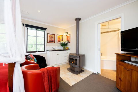 Holly Lodge - Sunshine Coast Tourism 2