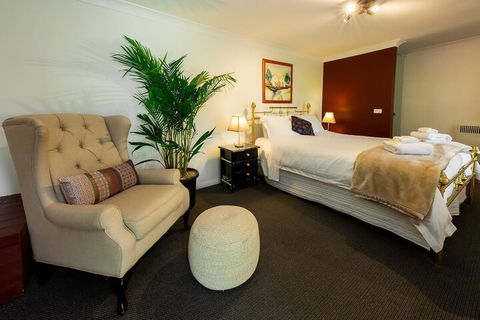 Holly Lodge - Sunshine Coast Tourism 6