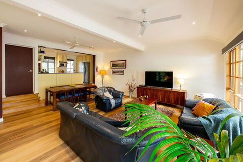 Holly Lodge - Sunshine Coast Tourism 3