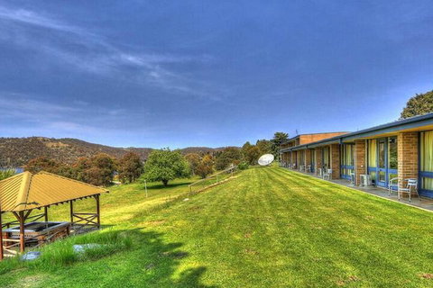 Lake Jindabyne Hotel - Holiday Sunshine Coast 2