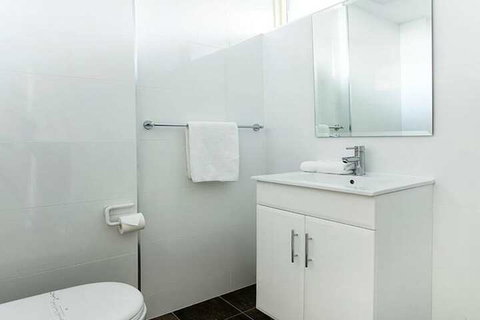 Lake Jindabyne Hotel - Holiday Sunshine Coast 5