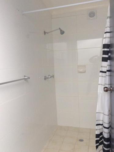 Alpha Centauri 8 Budget Jindabyne Holiday Apartment - Holiday Sunshine Coast 6