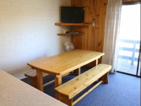 Alpha Centauri 8 Budget Jindabyne Holiday Apartment - Holiday Sunshine Coast 5