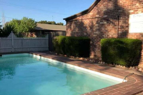 Olde Horsham Motor Inn - Holiday Sunshine Coast 3