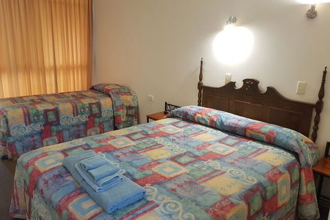 Cobb Inlander Motel - Sunshine Coast Tourism 5