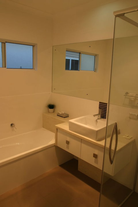 Clearwater Motel Apartments - Holiday Sunshine Coast 3