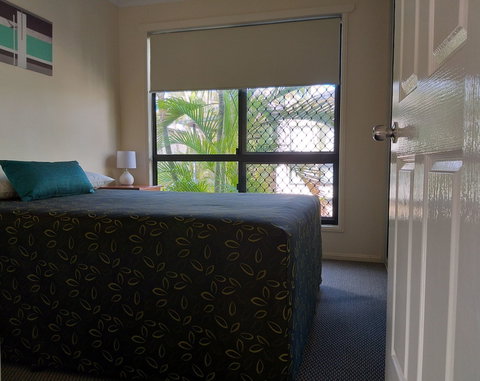 Emerald Motel Apartments - Sunshine Coast Tourism 4