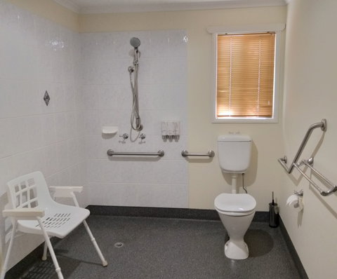 Emerald Motel Apartments - Sunshine Coast Tourism 5