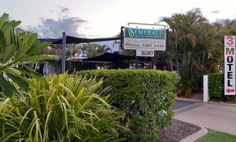 Emerald Motel Apartments - Sunshine Coast Tourism 0