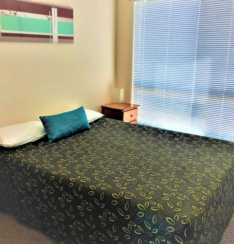 Emerald Motel Apartments - Sunshine Coast Tourism 2